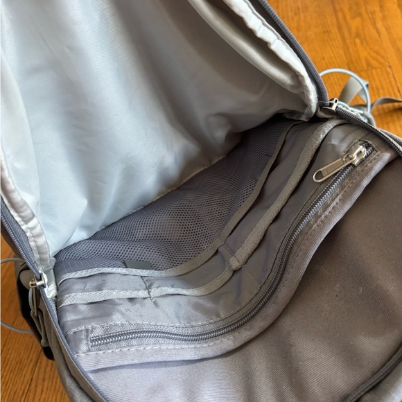 North Face Borealis Backpack - Picture 7 of 10